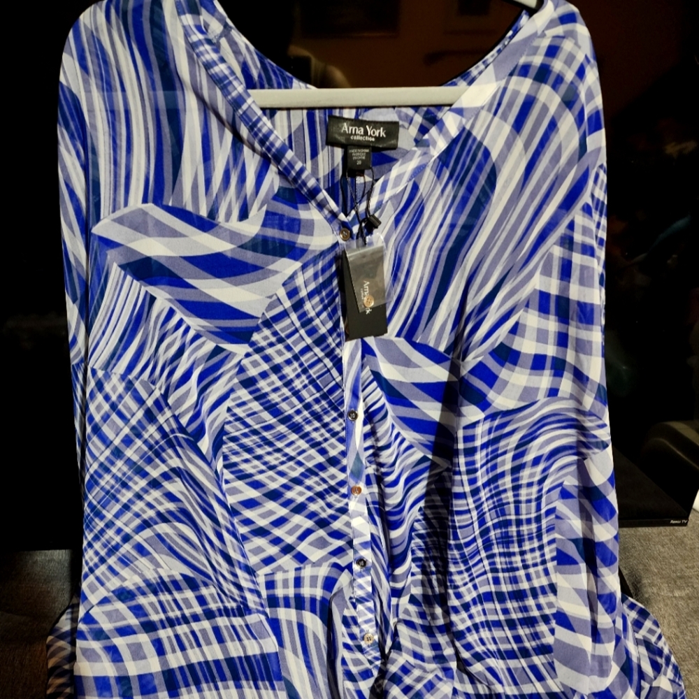 Arna York Collection Flowy Top